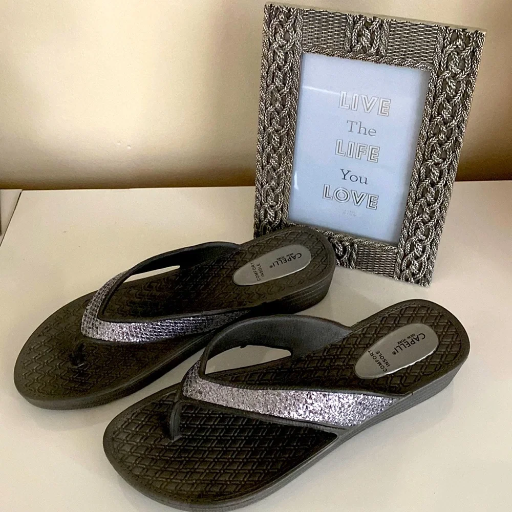Capelli thong sandals. NWOtags - Picture 2 of 11